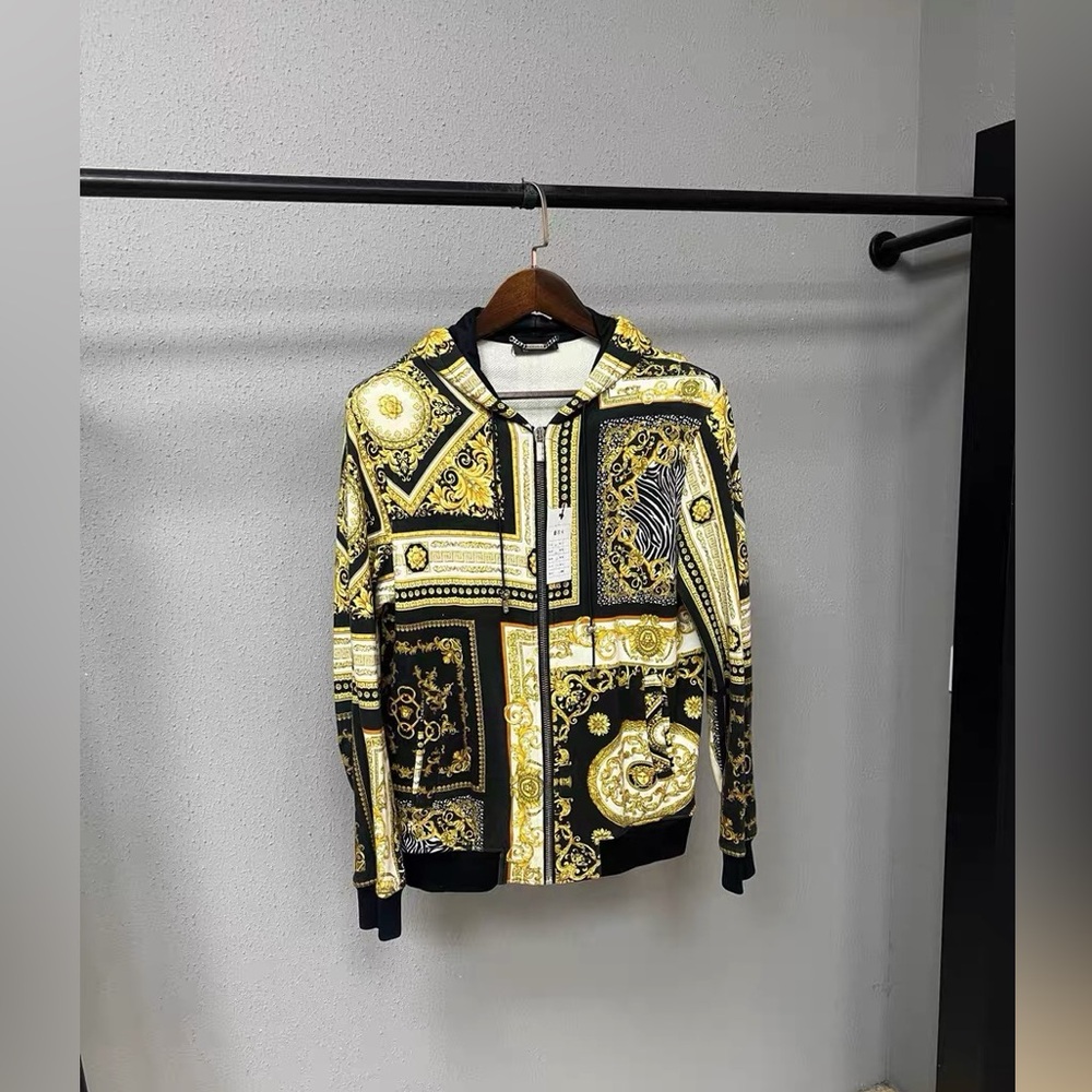 ❌sold❌🚩steal authentic Versace Black and Gold Zip-Up Sweater